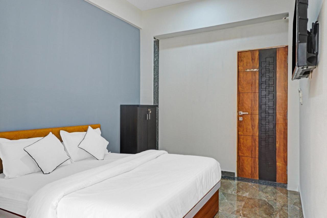 Capital O Hotel Santeria Inn Surat Ngoại thất bức ảnh